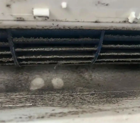 东方空调吹的风有股烧焦味是怎么回事